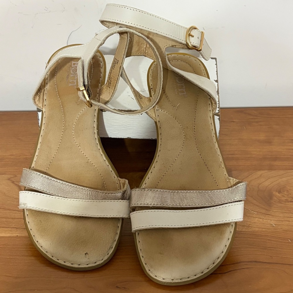 Born Womens F38301 White Gold Metallic Leather Ankle Strap Flat Sandals Size 9M